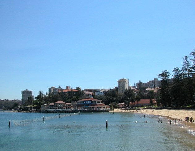Beach next to Manly Wharf, with the Manly Sea Life Sanctuary