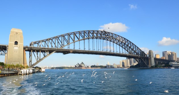 The south to north bridge that crosses Sydney Harbour