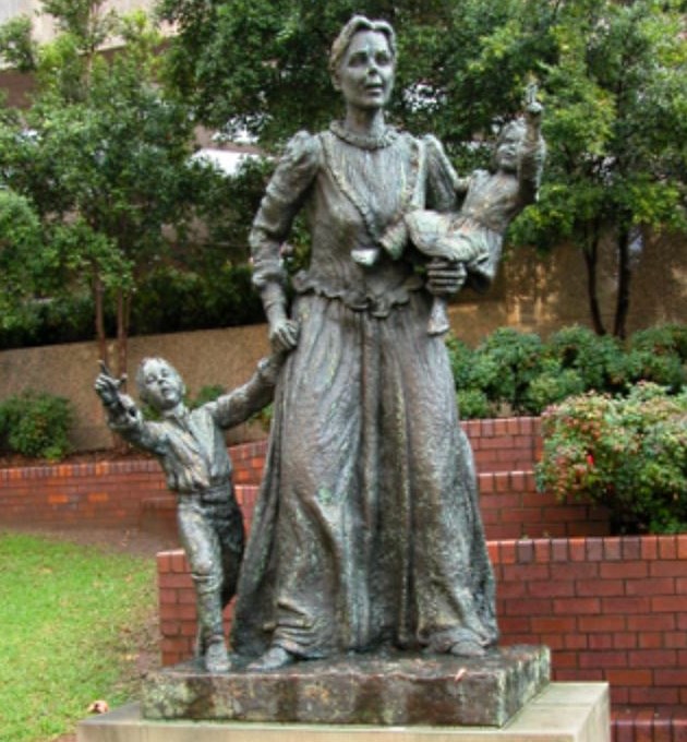 Early Sydney Settlers: Loftus Street - Woman and Children
