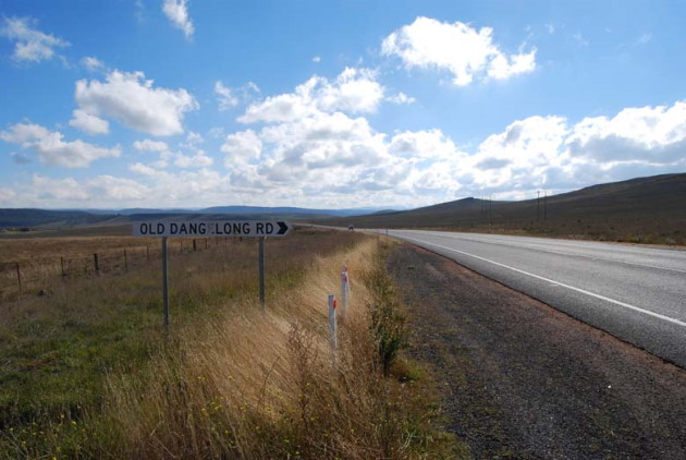 Not much to see here, just a road sign pointing to Kybeyan. Cooma lies ahead.
