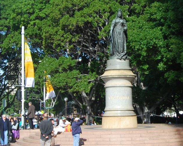 Queen Victoria with Hyde Park in the Background