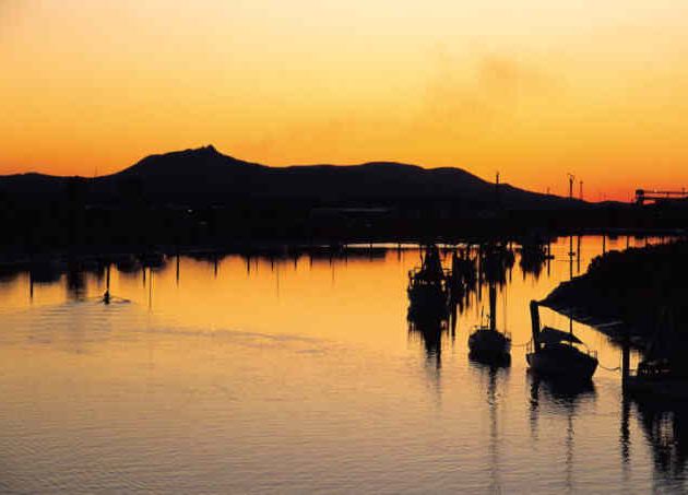 Gladstone at Sunset - Image Tourism Queensland